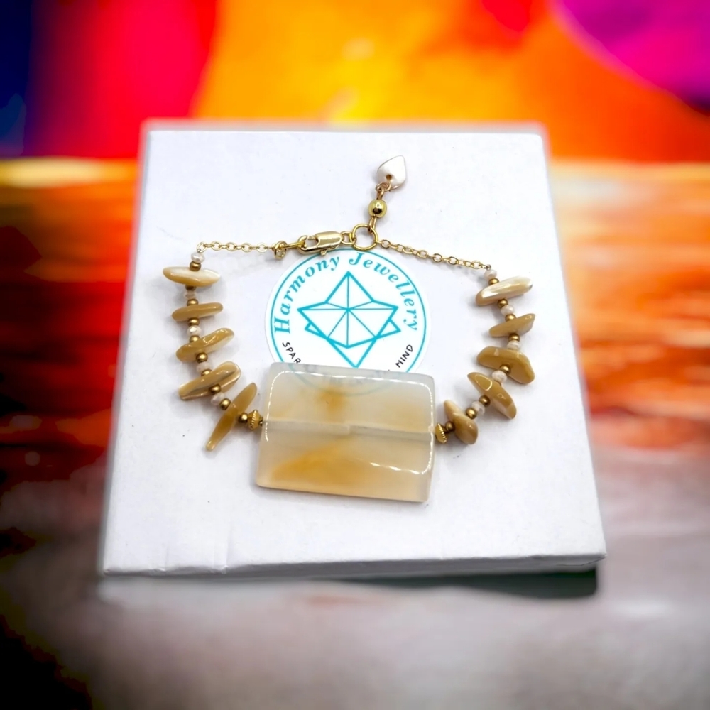 Peach Agate, Mother of Pearl Gold plated chain clasp bracelet